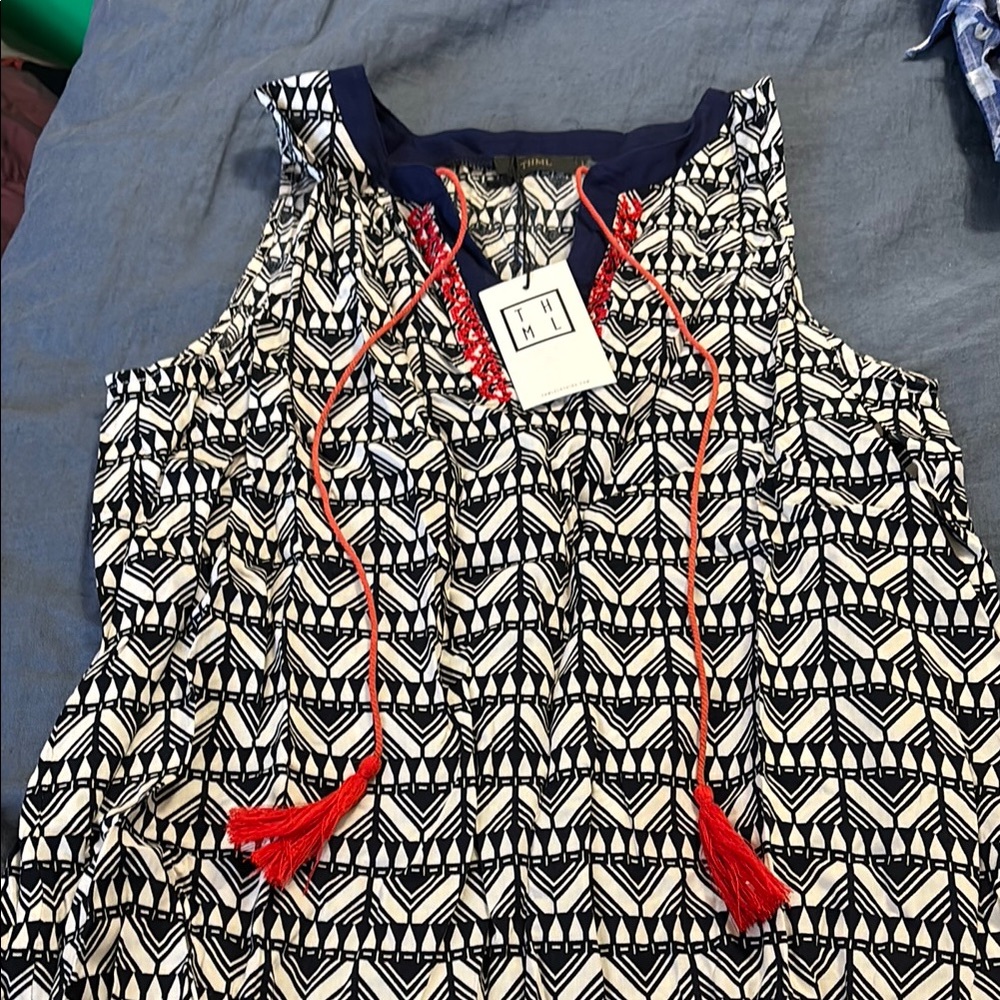 THLM NWT Size L Geometric Sleeveless Top